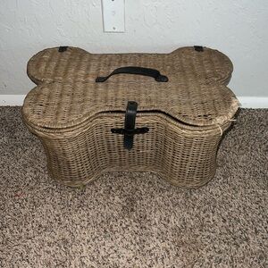 Pottery barn dog toy box